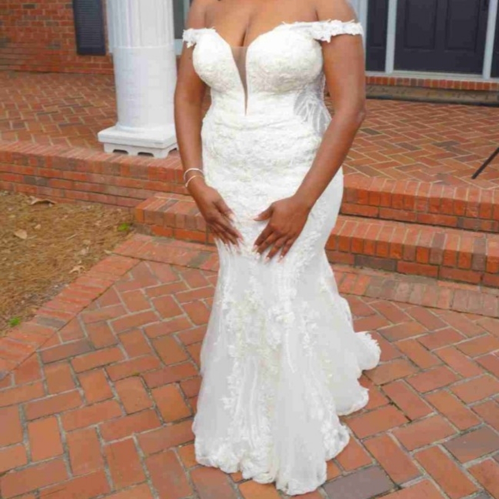 Elegant Off-Shoulder White Lace Dress